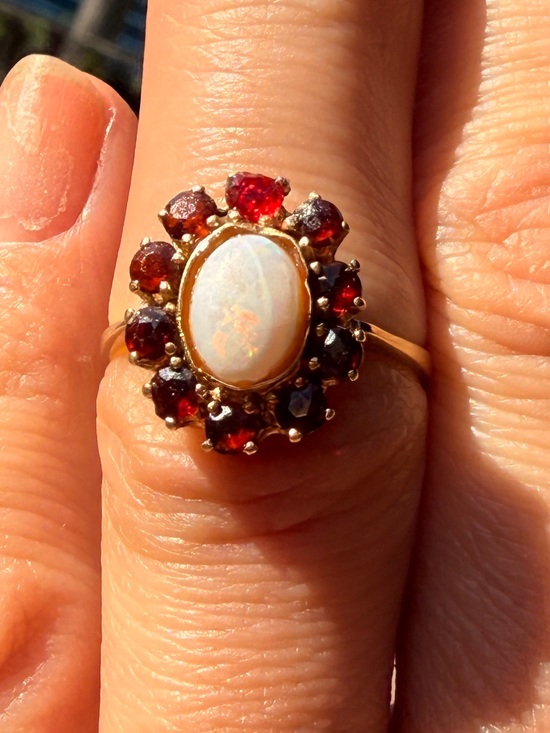 Estate Jewelry - Vintage 14kt Gold Opal & Garnet
"Flower Cluster" Cocktail Ring Sz 6 1/2